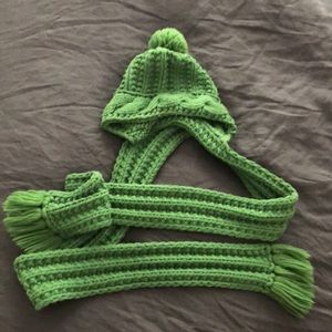Kate Spade green hat and scarf combo